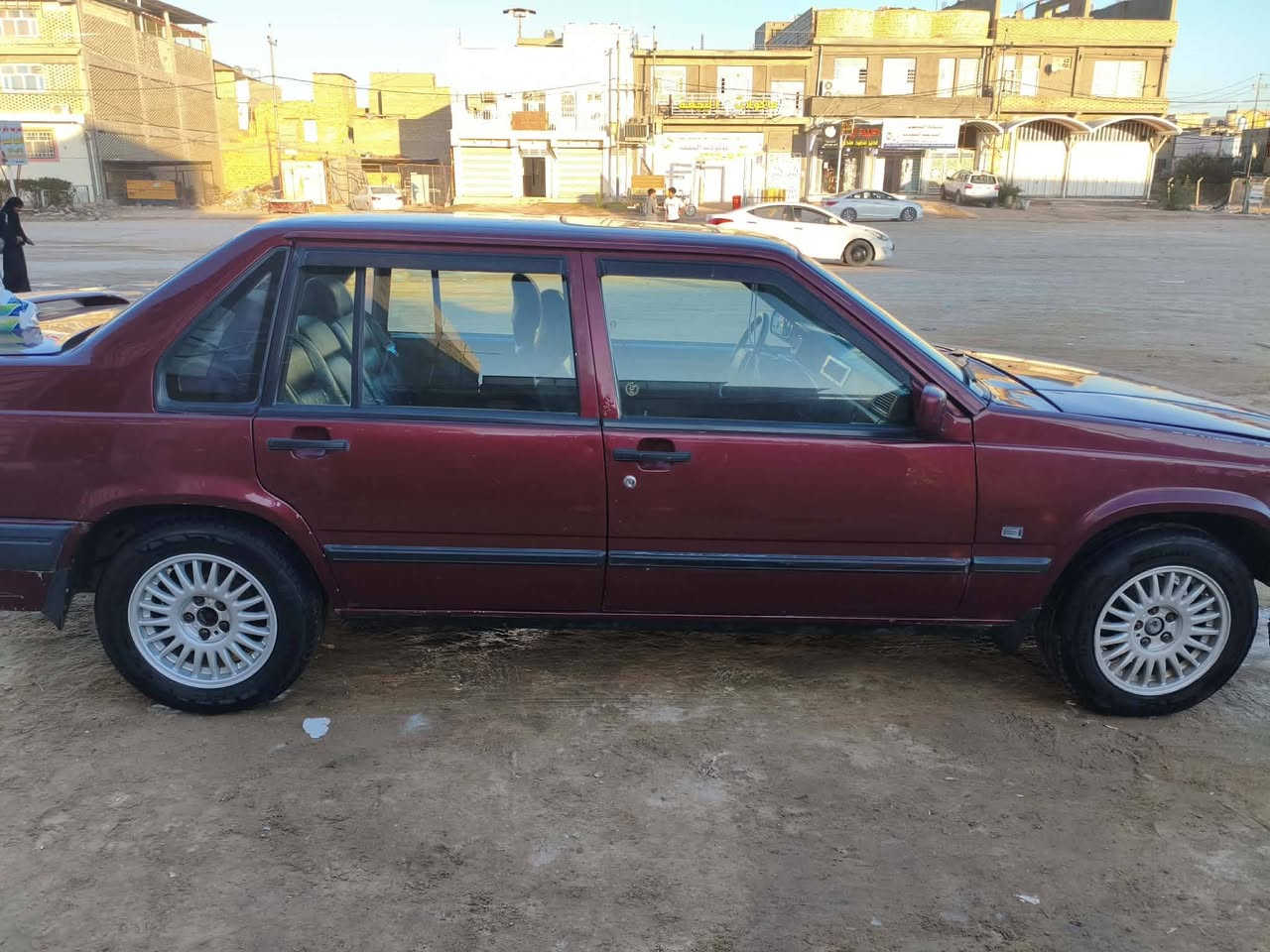 سيارة فالفو 940نضيفه كدام عينك موجوده نجف بحي النداء وهاذه رقم راعيها ***********
