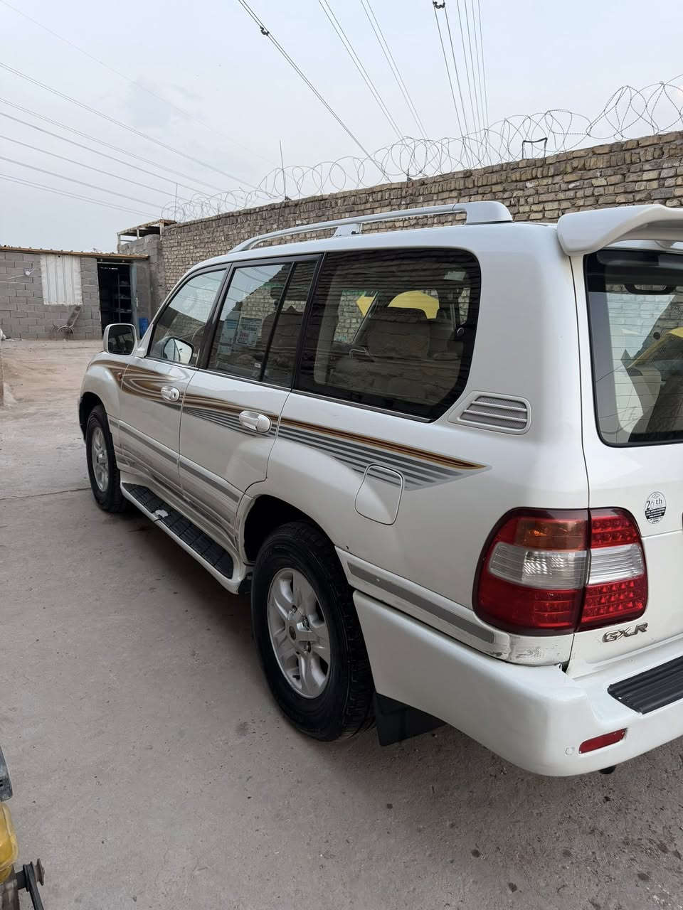 السلام عليكم لاندكروز GXR2007سياره خير من الله وحلوه ماشيه 200 ك م السياره احله من الصور رقم بغداد بسمي ومكانهه بغداد مدينه عارضهه 155 والسونرا بل منشور رقم الهاتف ***********
