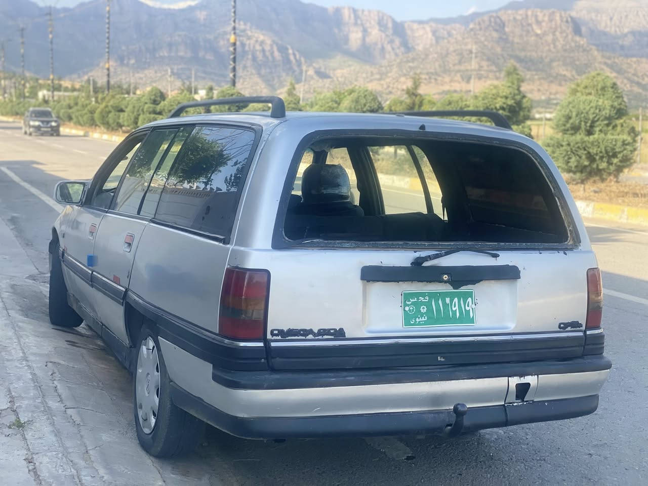 🚗 ئۆپڵ ئۆمیگا ستیشن بۆ فرۆشتن 🚗
سڵاو هاوڕێیان، ئەم ئۆمیگایەم هەیە بۆ فرۆشتن و تەنها بۆ موشتەری ڕاستەقینەیە:
 هەیکەل و دەرەوە: زۆر جوان و پاکە، بەبێ قەڵ و قۆپ و بەبێ شوخت.
 ژووری ناوەوە: ناوەوەی (داخیلی) زۆر جوان و توند و تۆڵ ماوەتەوە.
 مەکینە: ٢٠ قایش پان، مەکینەکەی وەک سەعات ئیش دەکات و بەشەرتی ١٠٠ فیتەر دەیفرۆشم.
 کارەبایی: کارەبایەتی گشتی مەجبووتە و هیچ کێشەیەکی نییە.
 شەرتەکان: سەیارەکە ماڵێکی بێ حەیبە، گێڕ، مەکینە، ئەکسل، و داروبەردی بەشەرتە.
 مەسرەف و نوقسانی: هیچ نوقسانییەکی نییە، بەبێ دوکەڵ، بەبێ غایس، و یەک دەنکە ڕزیوی تێدا نییە.
 بەڵگەنامە: وەرەقەی مرووری نەینەوای لەگەڵە.
⚠️ تێبینی: ئەگەر موشتەری نیت و کڕیار نیت، تکایە سەرم مەهێشێنە و کاتی خۆت و منیش مەگرە.
 نرخ: ١٣ گەڵا ($1,300) و تۆزێک مەجالی تێدایە.
 📍 شوێن: نەحیەی بالیسان
 📞 ژمارەی پەیوەندی: ***********
