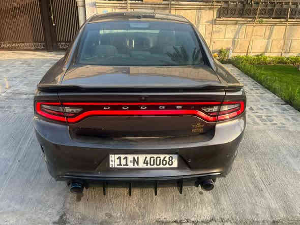 السلام عليكم 
متوفر جارجر  
🚀محرك 3600 /v6 موديل2018
🚀السياره ليبل واحد وتحتوي على بارد
🚀السياره تحتوي على رصعات خفيفه غير ملحوضه(حالوب) حالوب العراق وليس امريكه    ايرباكات كله سليمه
وضرر السياره بسيط مرفق في الصور 
السياره مصروف عليها هوايه من صدر تايرات مكينه كير منضومه بانزين ادامه 
مواصفات السياره 
السياره تحتوي على دعامياتsrt
وتحتوي على منضومه زنون 350$
وتحتوي على لحيهsrt
ودفيوزر srt
 ممشا السياره:46mحقيقي
كشنات مخمل
سستم صوت سماعات دمام 
حساسات خلفيه
كشنات كهرباء  حضن
شاشه 
تحتوي على حساست خلفيه 
رقم بغداد جديد شبه مميز
والواقع احلا من الصور 
والسياره استخدام شخصي
 للستفسار:***********
العنوان بغداد زيونه
السعر 218 بيه مجال
