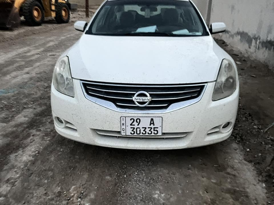السلام عليكم ورحمة الله 

للبيع نيسان التيما خليجي 2012 

حجم المحرك 2500 s. 

بصمة كير اوتماتيك 

نظيفه جدا بيها 4 قطع صبغ رش كلير بدون ضربه اوفتح 

رقم واسط الجديد سنويه 2033 

تتحول بكل مكان 

تخم تاير وحداديه نظيفه 

بيها السكن الخلفي مكسور وشويه طخه بالدعاميه الخلفيه 

السعر 82 مع المجال 

مكان السيارة الكوت 

***********
