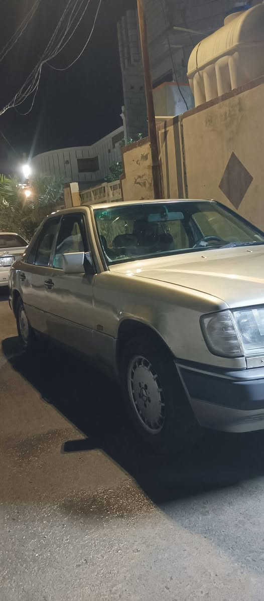 مارسدس دب للبيع 
كير مكينه بطه 3000 
صدر امامي خلفي جديد 
تبريد شغال تخم تاير جديد
رقم صلاح الدين شرط تحويل
سعر 45 وبيها مجال 

ديالى 
***********
