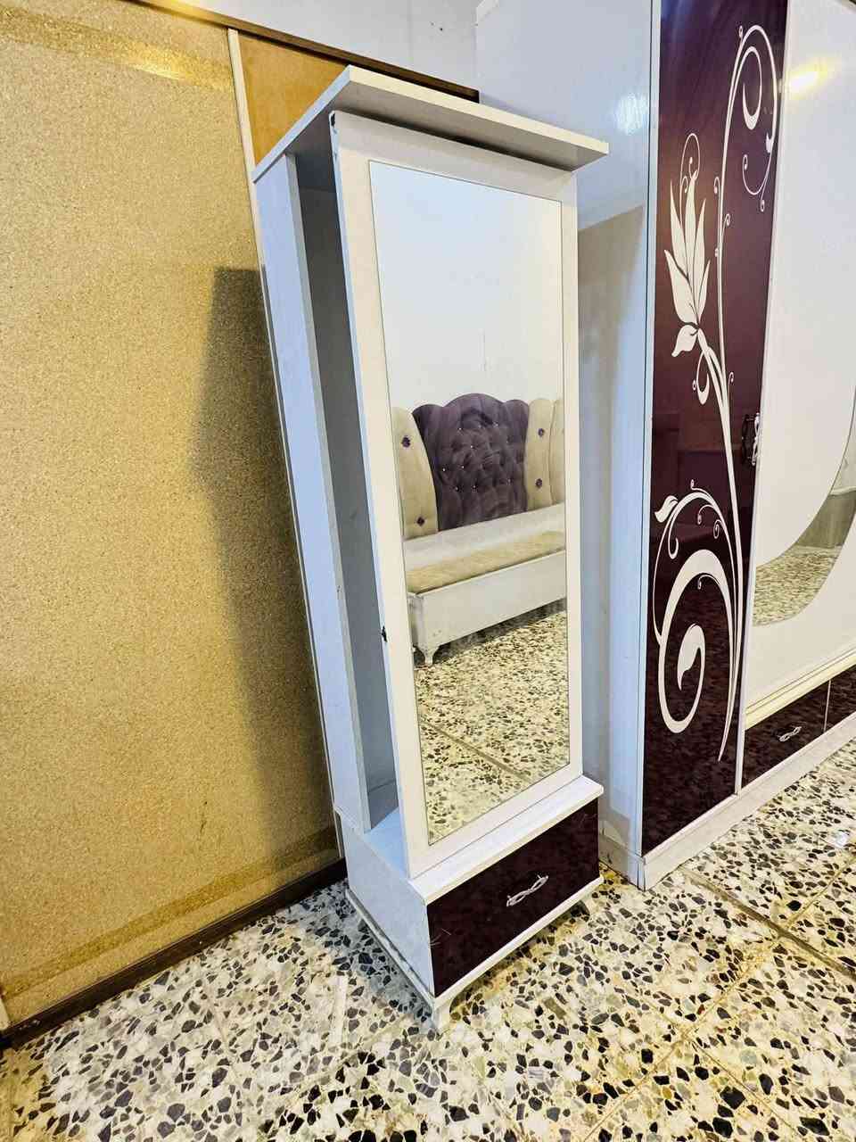 غرفه نوم تركي تخبل نضافه فول ضخمه 8قطع السعر 450الف عنواني النجف حي الميلاد شارع المزرعه سيد علي اتصال فقط***********
