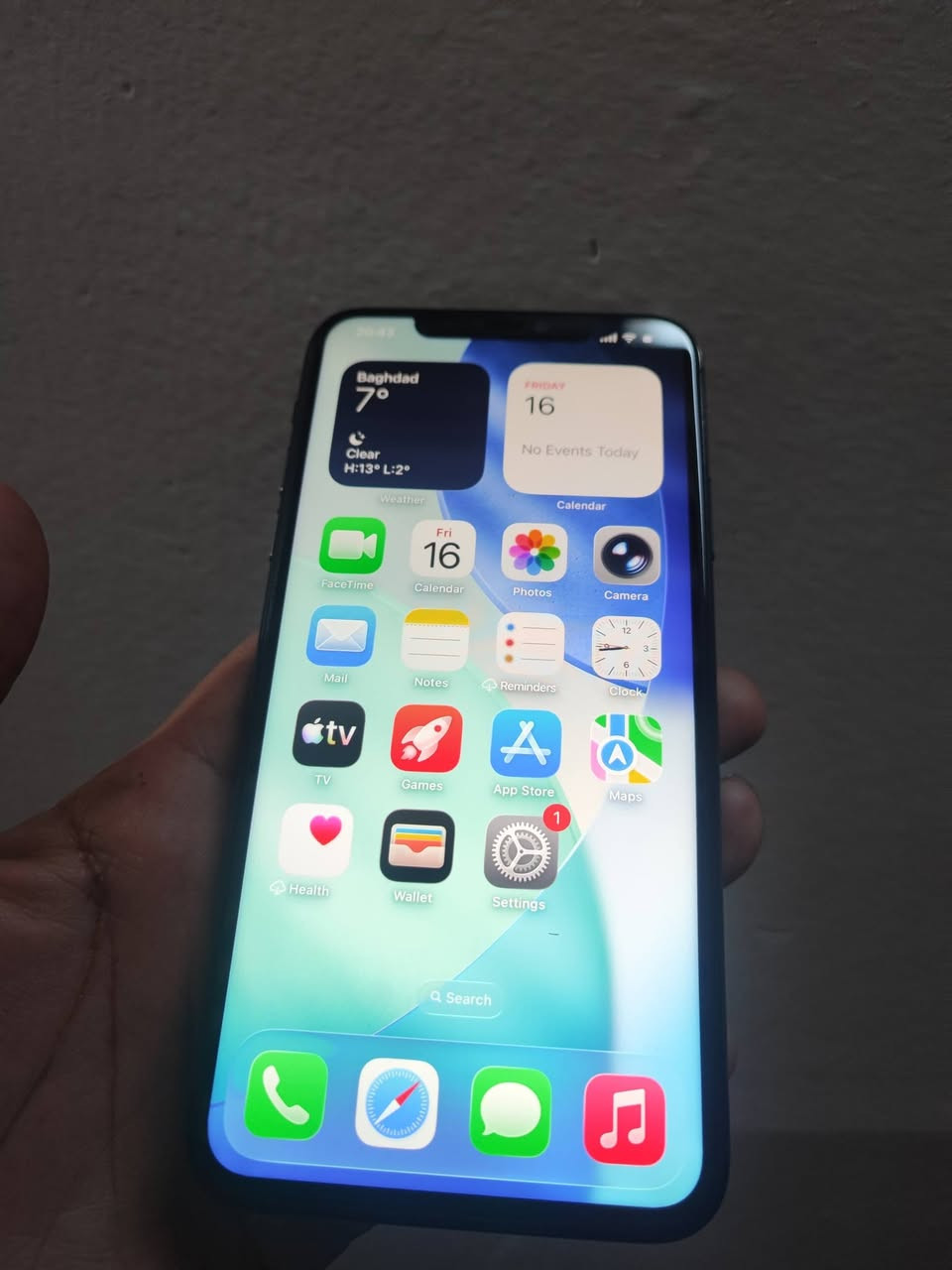 متاح 11pro maxجهاز كلش نضيف لوك فقط مبدل شاشة نوعيه ممتازه فيس ايدي شغال ذاكره 128نموذج Mبطاريه 72بلاد بالشرط شحنه 
س/250 تواصل ***********واتساب
