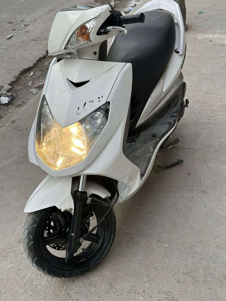 سلام عليكم للبيع سكنس فحل بلاديه  كابريتر مابيه نقص كهربائيات كله شغاله مكينه مكفوله سعر 800 
مكاني بغداد مشتل 
***********
