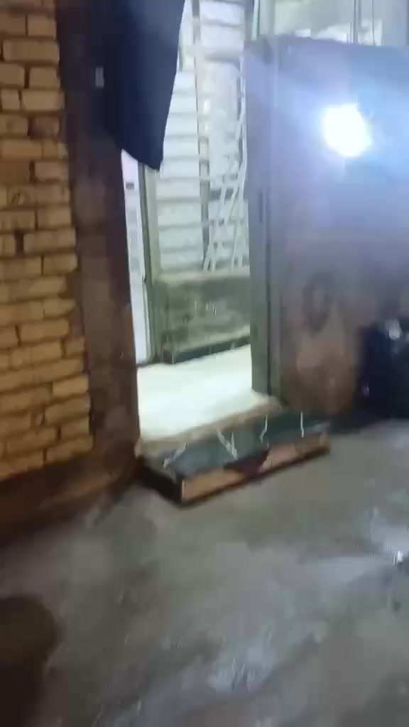 اللهم صل على محمد وال محمد بيت المساحة 50متر طابق واحد للإيجار البيت جديد حسب تصوير الفديو إستقبال ومطبخ وملحقاته وغرفة نوم الخطيب الزراعي شارع خولة قرب مكتب دلالية النسق ويكون رب الأسرة موضف وتكون عائلة صغير الايجار 300الف كل شهر مراجعة مكتب دلالية أبو مسلم الفتلاوي ***********
