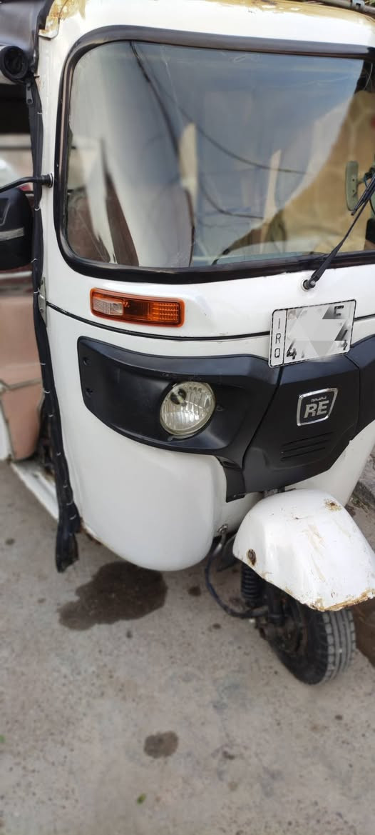 سلام عليكم ورحمة لله تكتك للبيع مو ديل ٢٢  معمره دواسات ولغود صبغ وصفاح بيها صبغ   اثر شخوط  مرقم بغداد بسمي تحويل ثاني يوم محرك مجفت شركه  سعر ٧٣٠٠     مكان الحسينيه 

***********
