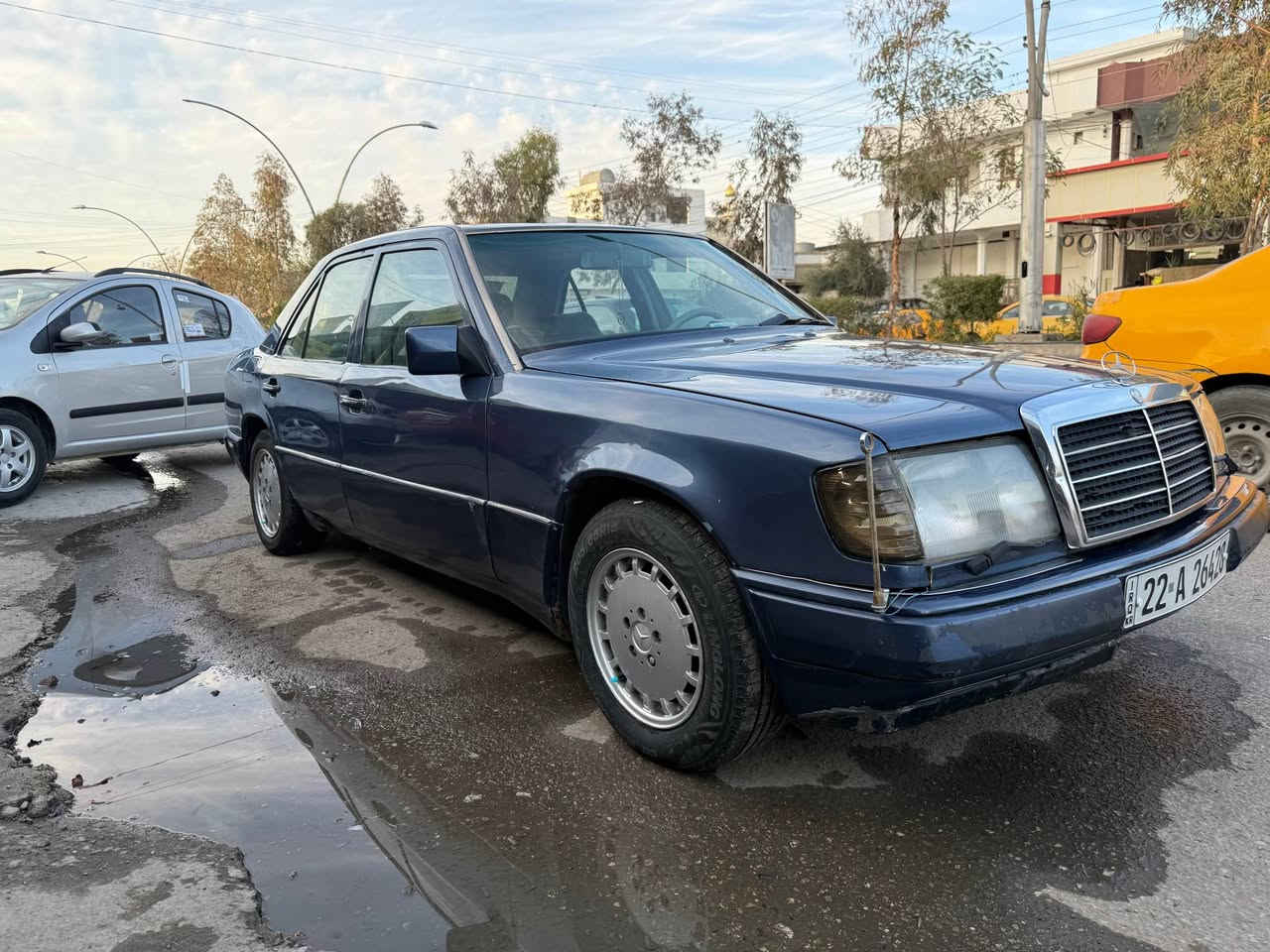 مارسيدس 300 موديل 90 محرك بطه  كيرمحرك بشرط صدر امامي خلفي جديد سنه ويه جديد لحد 29 بيهه دفتربنزين جاملغ خلفي امبدل قبغ سعر60 بيهه مجال قليل رقم *********** عنوان كركوك كركوك, العراق
