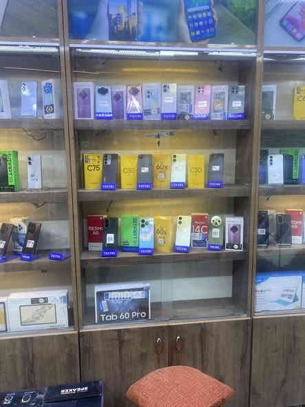 للبيع فاترينات عنوان بغداد. رقم *********** قيم بل يرضي الله
