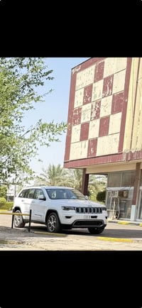 كراند شيروكي • ٦ سلندر • ٦٥ الف