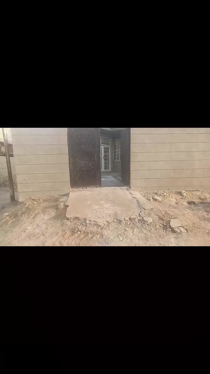 بسم الله الرحمن الرحيم 
اللهم صل على محمد وآل محمد 
بيت 🏠 للبيع طابو زراعي سند 25 مساحه 200م واجهيه 10م نزال 20 ركن على شارعين خدمات ماء وكهرباء مولدة بناء طابوك صب مسلح درجه اولى عالي عن الشارع يتكون البيت من طارمه حديقه مطبخ صاله غرفه نوم 💤 منور صحيات داخليه استقبال العنوان كربلاء طويريج الحولي قرب اسواق توفي قرب مشروع المياه ***********
