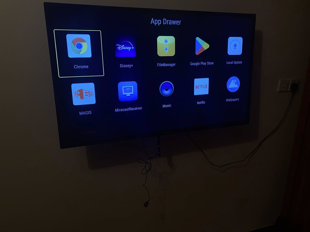 السلام عليكم شاشه للبيع حجم ٥٠  مع TV box  ماداخله تصليح ابد سعرها ٢٠٠ وبيها مجال مكان حي الجامعه ***********

