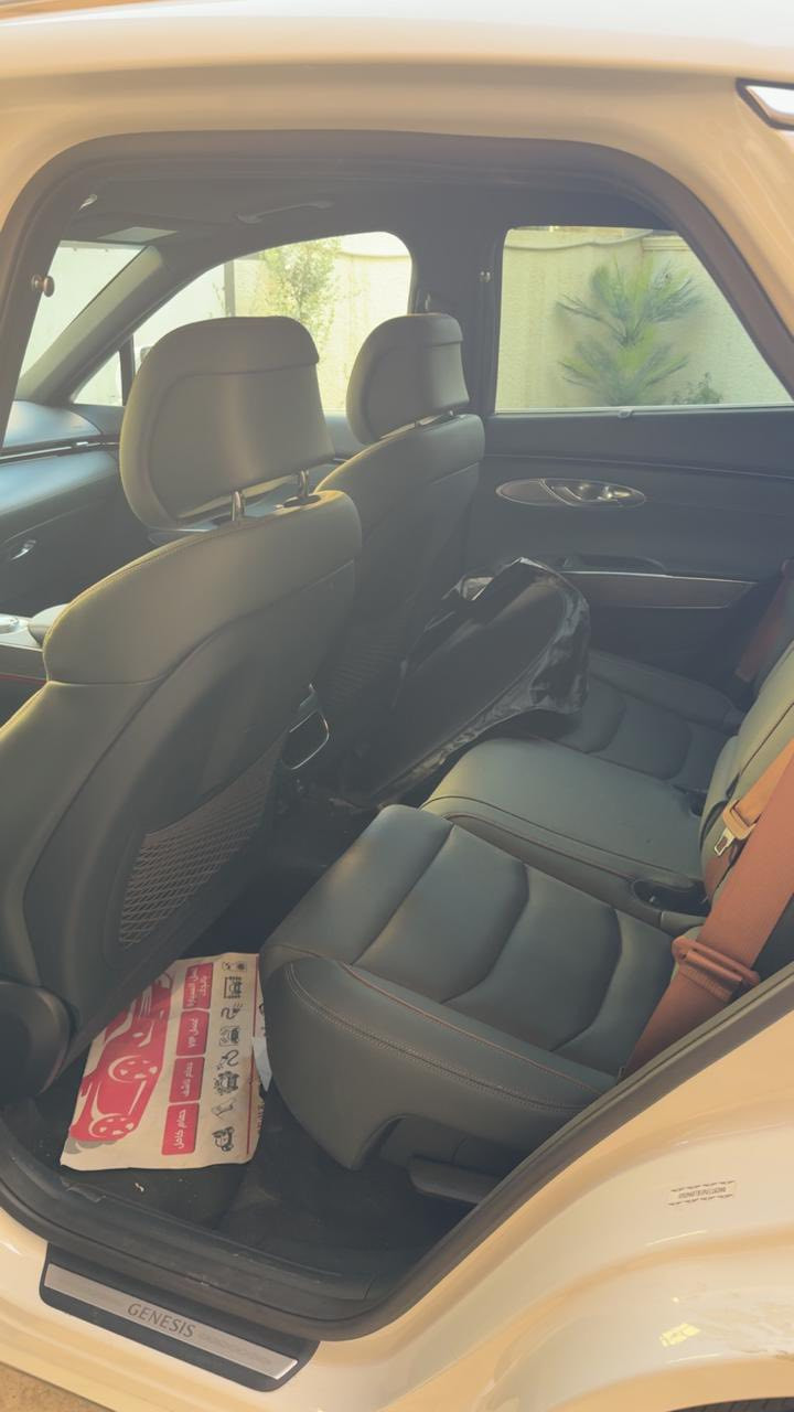 GENESIS GV70 2024 
السلام عليكم. 

4 سلندر  Turbo   2500

رقم بغداد 
تحويل ثاني يوم 

حالة السيارة:
تبديل قبغ صندوق بلادي نفس لون مال شركة
 
‎المواصفات:

1-داخل زيتوني  قيادة السيارة من البصمة مال سيارة 

2-ماشية  ١٩  فقط قابل للزياده السيارة جديدة وزيرو تعتبر على موديلها وبعد بل حقيقة احلى 

3-كشنات كهربائية جلد من نوع فاخر

4-اضواء LED أمامية وخلفية

5-رادارات أمامية وجانبية

6-قيادة ذاتية

7-اوتو بريك في حال ظهور اجسام غريبة امام السيارة 

8-كشنات خزن ميموري

9-شاحن لاسلكي

10-تبريد وتدفئة المقاعد الامامية 

11-إشارة ترحيب بالأبواب

12-خمسة وضعيات للقيادة

13-بانوراما

14-هزاز بالستيرن في حال خروج السيارة من المسار

15-حساس للأمطار بالجامة الأمامية

16-شعار جنسس اسفل المرآة الجانبية

17-نظام صوتي رهيب مكون من 16 سماعة

18-بصمة ابواب
وبعد كومة مواصفات 

مكاني بغداد/ زيونة
السعر ٣١٨
رقمي 

 0770 064 2075
