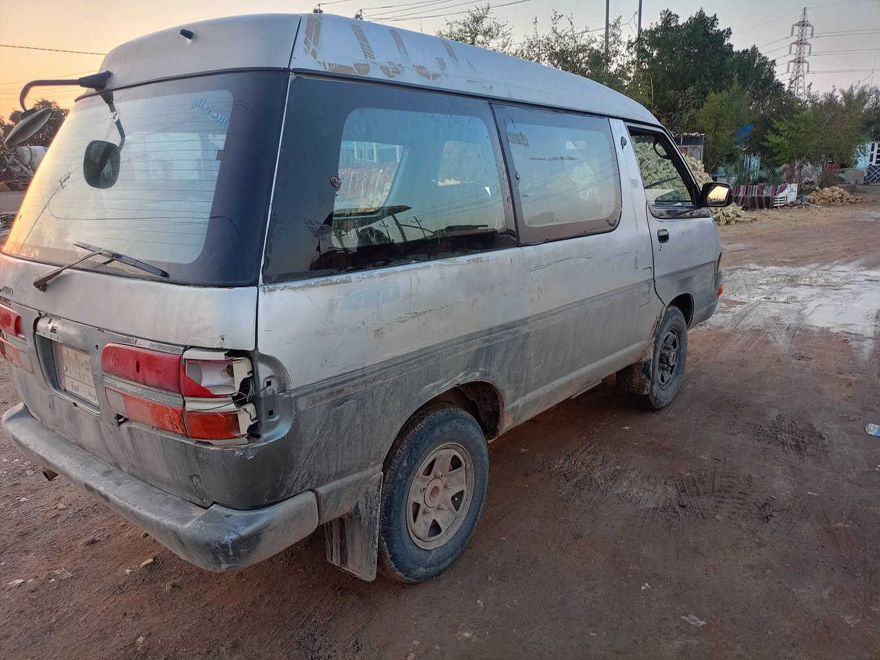 سلام عليكم فاره للبيع موديل 95 رقم واسط سيارة كير ومحرك بيها ونجي سيارة جاهزة من أي نقص السعر 16ورقه وبيها مجال العنوان واسط العزيزية الاستفسار ع رقم الهاتف ***********
