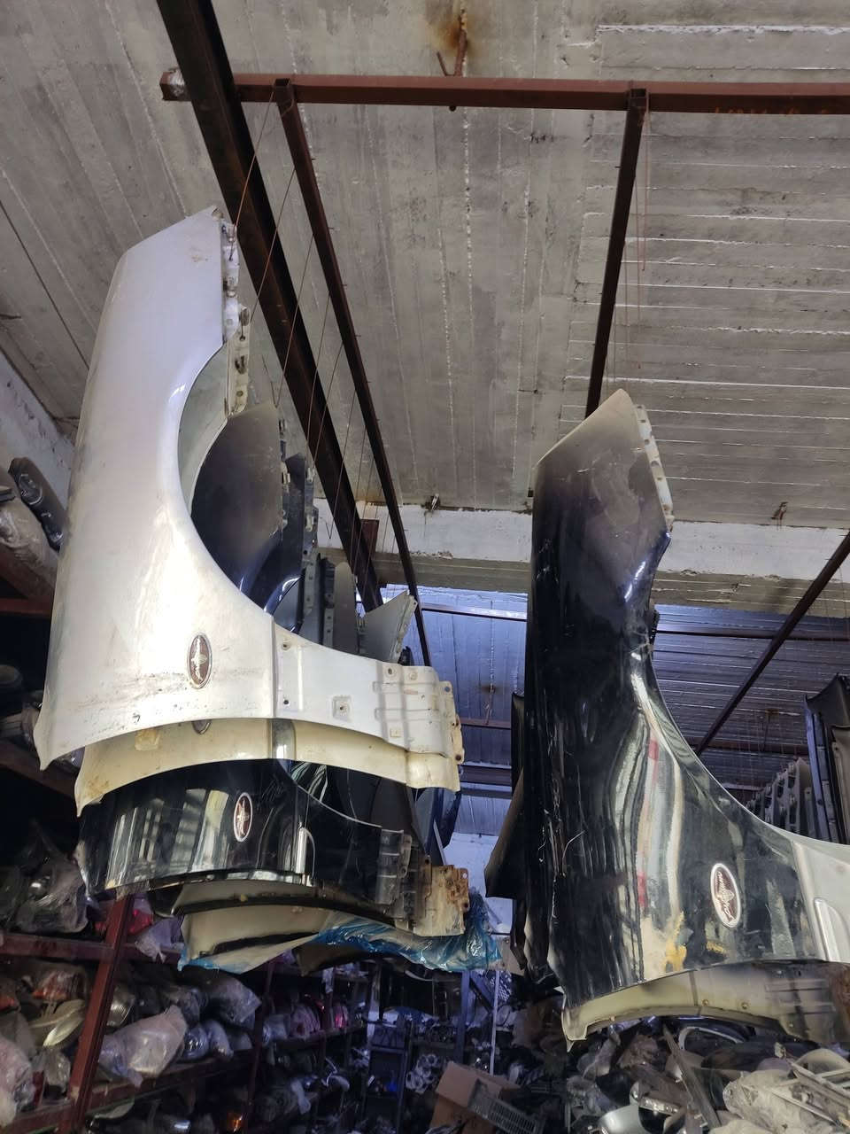 السلام عليكم
 جاملغ كيه اوبرص لون ابيض سلفر اسود 
من موديل من 7 الى 9
 سعر زوج 100 
مصطفى  ***********
