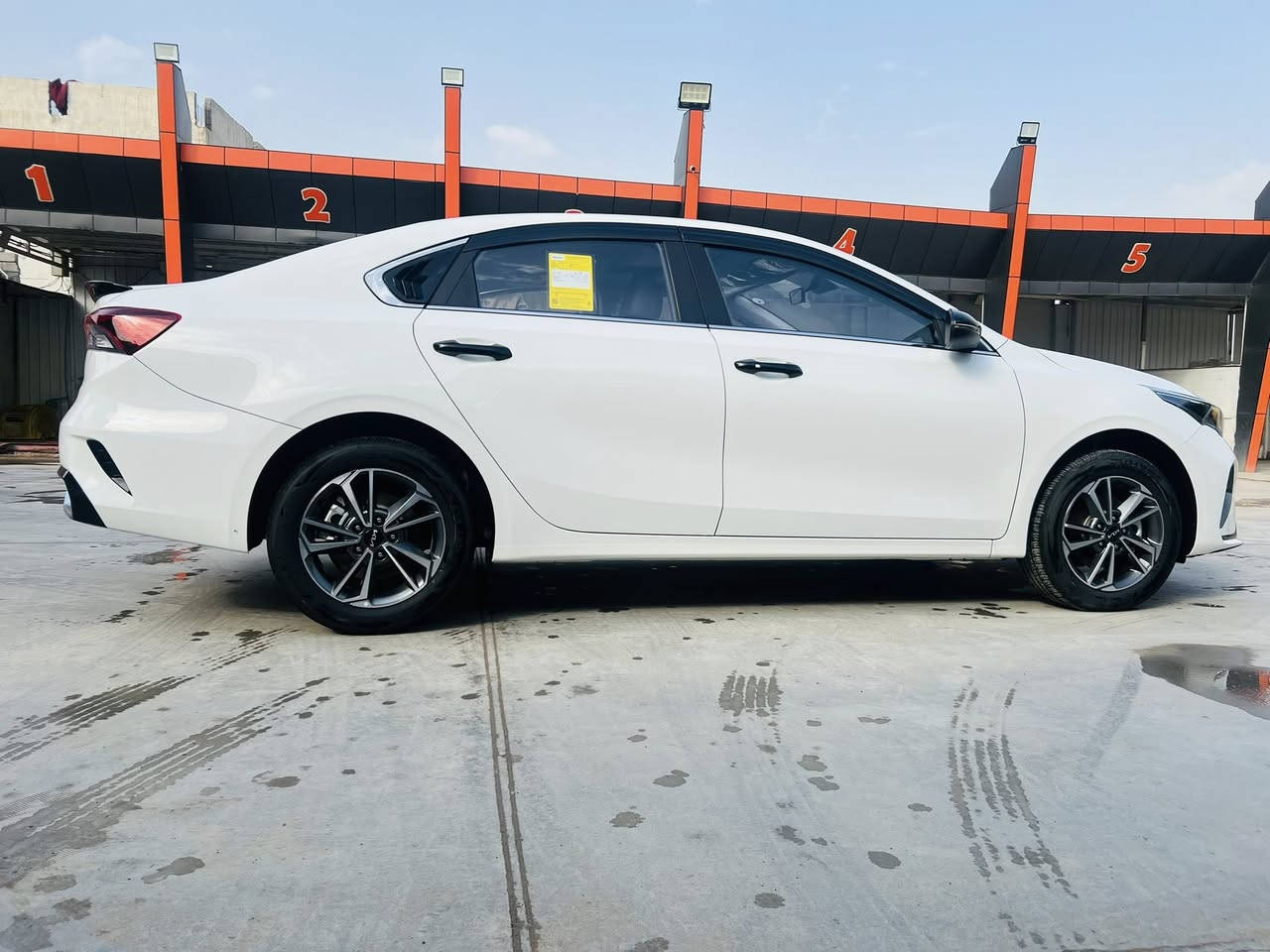 السلام عليكم.
كيا كي ثري K3 موديل 25

تجميع الصين

فول  مواصفات زيرو 

.

محرك 1500 دبل نوزل 

رقم اربيل بأسمي شرط التحويل 

 ماشية “ 900 قابله للزياده يعني زيرو 

 

🔴المواصفات 

✅️فتحة

✅️شاشه كامرة 

✅️تحكم ستيرن جهتين 

✅️بصمه 2 أبواب و بصمه تشغيل

✅️كير طياره 

✅️شاشه بالكير

✅️لايت لد زينون 3 عدسات متحركة + الخلفي هم لد متصل 

أشاير لكزس️ متحركة 

✅المري الجانبية بيها ️اشاير + هيترات 

✅️صندوك ذكي بصمة ( يفتح عند الاقتراب )

✅️سايد بريك بصمة

✅️أوتو هولد (auto hold)

✅️درايف مود 4 وضعيات

✅️(sport+eco+smart+comfort)

شاشة عداد دجتل 

وبيها بعد مواصفات 

عليه إضافات جمبزيات 

مطريات + يدات سود + قبع بانزين + وكفرات مال مري باتمان 

السيارة كفاله عامه من كلشي 

السعر 152 وبيه مجال للشراي 

للأستفسار اكثر التواصل ع رقم 

***********

مكان السياره ديالى قرب تقاطع القدس . 📍
