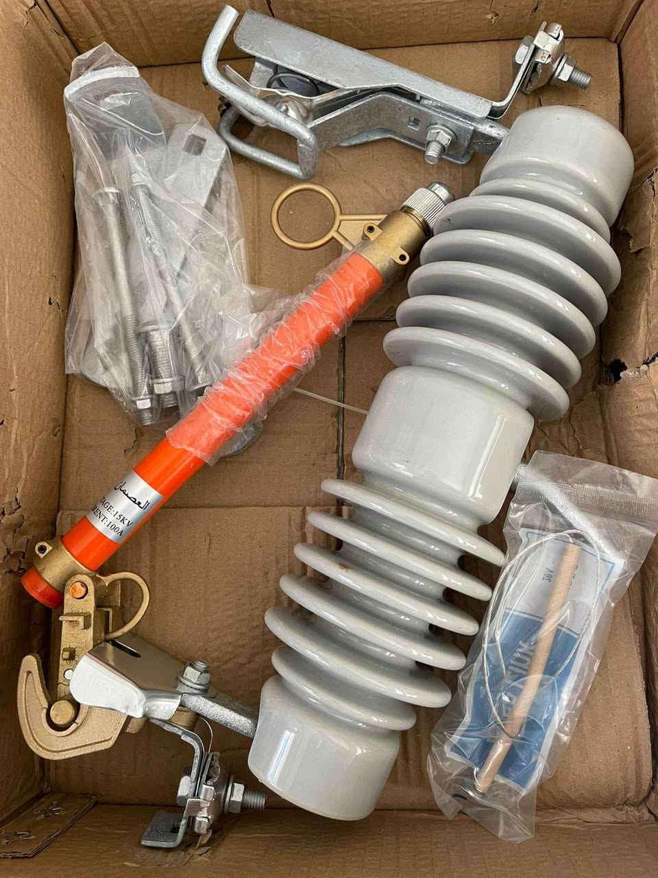 السلام عليكم يتوفر لدينا سلك وفنجان وفواصل ومحولات  وبوردات ABbالاستفسار***********
