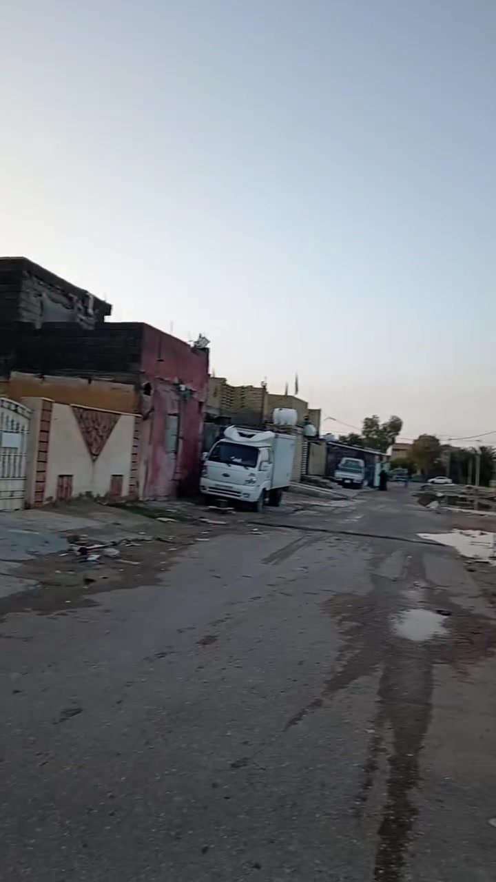 السلام عليكم بيت للبيع المساحه ١٢٠م بناءجديد طابوق رفت عالي على الشارع متر *********** بسعر مناسب مقابل الساحات التارتان شارع قهوة ليث
