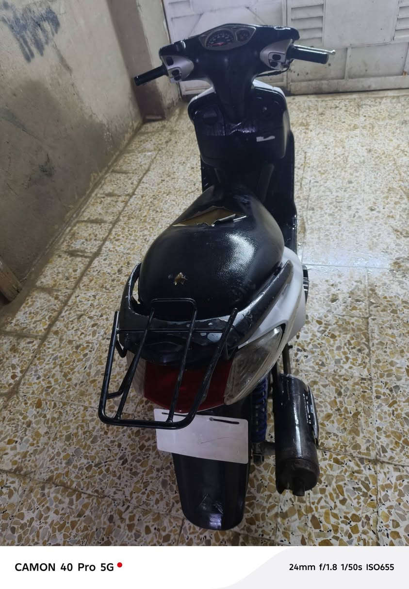 السلام عليكم
دراجة سكنس للبيع السعر 400 وبيها مجال للشراي 
تعالي واني بخدمتك 
الرقم ***********
