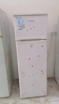 ثلاجه نظيفه ١٠٠ب١٠٠ لسعر١٦٠ التحرير شارع جامع الصديق معرض ومزاد الجوهر...