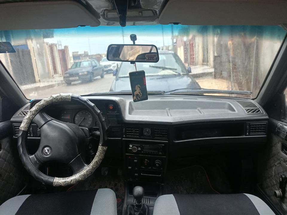 السلام عليكم سيارة اوبل كاديت موديل 91حجم 16،كيرشرط،محرك اثر صرف  هزة جديدة كاربون بانزين  السيارة بااسمي ،،السعر،،28,ورقه بيها مجال بسيط.   ***********
