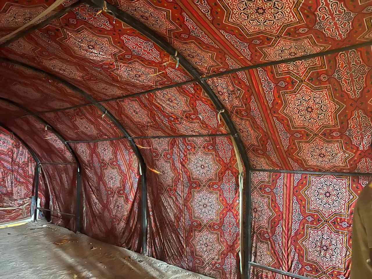 سلام وعليكم جادر كامل البيع  5خنات  مكانه البصرة***********
