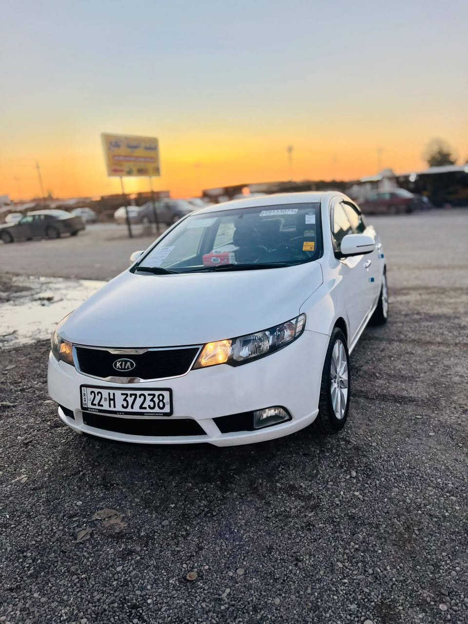 سيراتو موديل 2012
هزه وارقام جديد باسمي قبل اسبوع حولت 
محرك ما مفتوح
 گير 6 نمر المرغوب اوتماتيك 
اشاير بالمري 
 داخل لونين 
سياره حلوه وجاهزه من كل النواحي 
الضرر باب خلف السائق 
السعر 113 وبيها مجال للشراي 
متواجدة بناحية القيارة 
للاستفسار اتصل ***********
