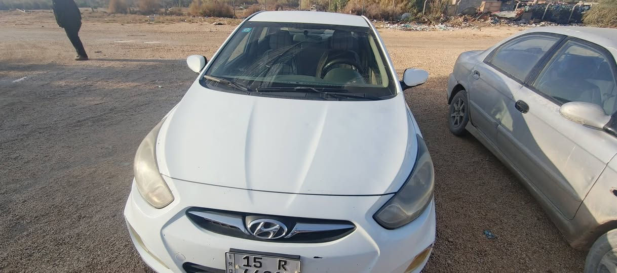 السلام عليكم اكسنت ١٢  بيه ٣ قطع بدون دواخل المكان كربلاء طويريج
السعر ٨٥ او بيه مجال  *********** رقم انكليزي وين ما ايعجبك اداور
