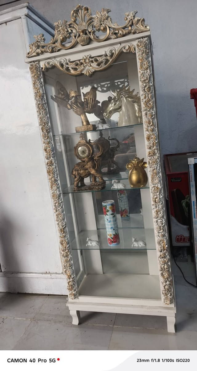 ميز طعام مرمر ثقيل + 6 كراسي صاج نضافه 100٪ السعر 150 وبي مجال + ڤاترينا هيه وتحفياته سعره 70 وبيه مجال قليل العنوان الشوملي البراكيه مجمع الجبوري *********** اسيا ‏‪***********‬‏
