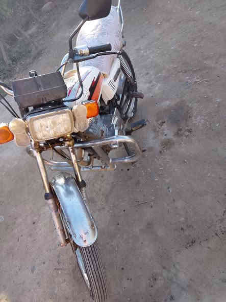 سلام عليكم موطور يراني للبيع   خمسه كير   بيه بدايت صرف سعر 200ومراوس هم يرهم  ***********
