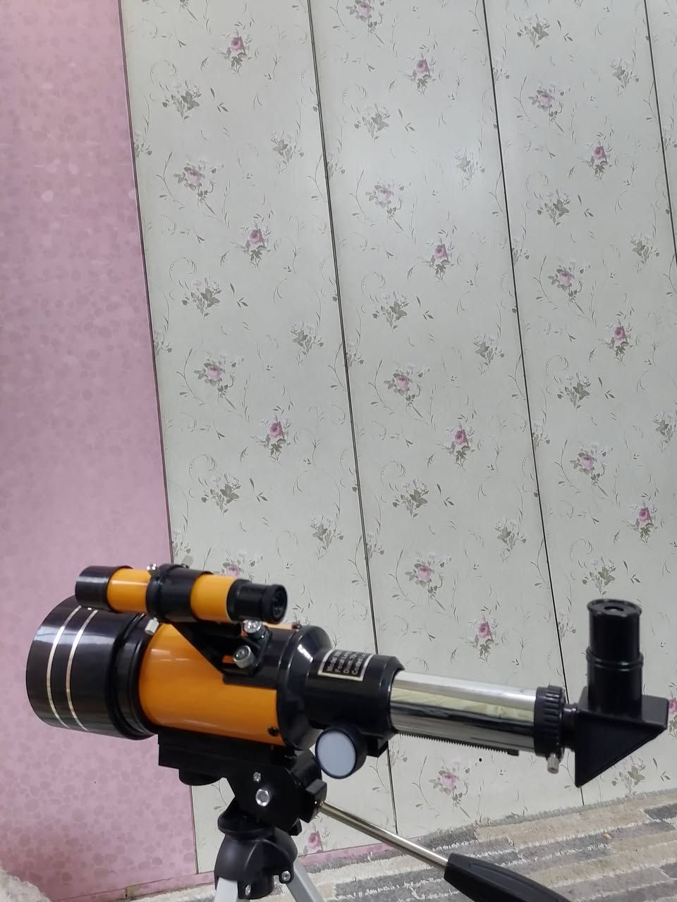 السلام عليكم
منظار فلكي 30070M  
✅ تقريب واضح
✅ مناسب لمشاهدة القمر والنجوم
✅ يشتغل أيضاً لمراقبة الطبيعة
✅ تصميم خفيف وسهل الاستخدام
✅ حامل ثابت لراحة أكثر
📦 الحالة: جديد
💰 سعر مناسب 30 بي مجال


**إذا كنت صاحب هذا الإعلان وتريد حذفه لأي سبب، رجاءا أرسل رسالة إلى الدعم الفني**