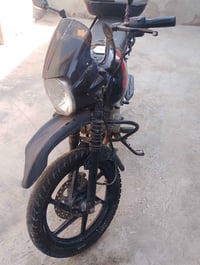 بوكسر موديل 22 بها نقوصات بسيطة سعرها مليون وخمسين  للاتصال 0782354384...