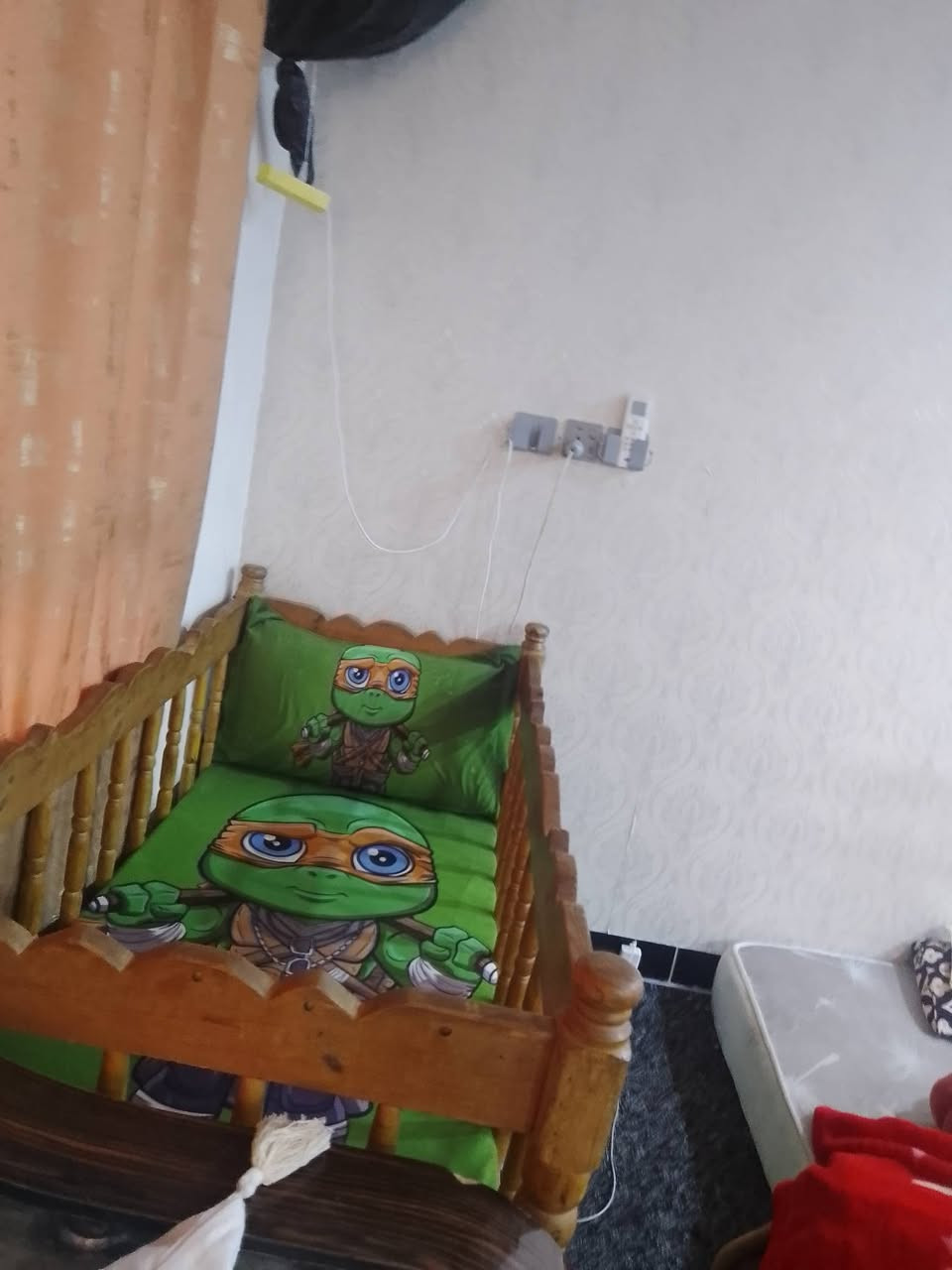 سرير نوم مال طفل سعره 30الف مع الدوشك التواصل على الرقم ***********
