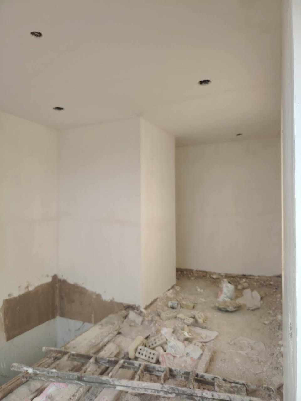 جص وبياض وتشميع شغل درجه اولى متفرغ حالين كادر كامل جاهز وبكاني العبيدي ***********
