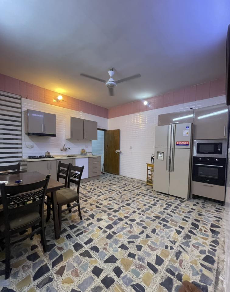 بيت للبيع
مساحة 90 متر واجهه 4,5 نزال 20
بناء 2013 طابق ونص
الطابق الارضي استقبال مطبخ غرفه نوم سويت وخدمات
الطابق الاول غرفه نوم سويت وسطح كبير 
حي القاهرة شارع عريض موجود (باخر فيديو)
مقابل حسينية ال البيت
السعر 320 مليون 
للاستفسار الاتصال او مراسلة واتس ع الرقم

‭٠٧٧١ ٤٤٧ ٣٢٢٣‬
