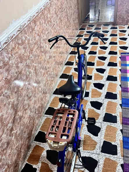 السلام عليكم بايسكل بناتي حجم 26 للبيع مال شركه كلها ختومات شركه ما صار لي من جايبه شهرين هذا البايسكل قدامك تجي تفحص وتشوف وتقتنع ب 100 وبي مجال بسيط ***********
