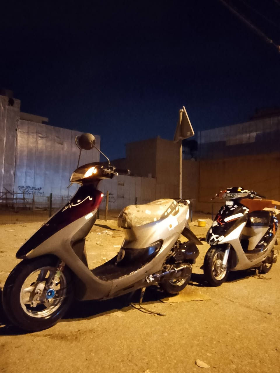 السلام عليكم للبيع دراجه هونده
Dio 3للبيع
الدراجه مكينه ممفتوحه 
كهربائياته شغاله الدراجه حيل نضيفه 
سعرها 275

مكانها سليمانيه 
***********
