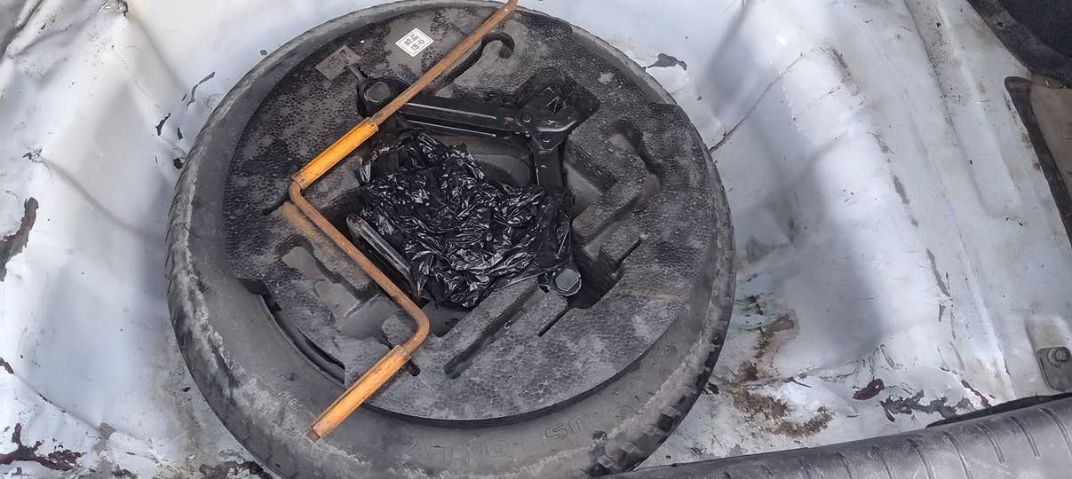 سلام عليكم سيارة ادوات كصة جنطة فول مواصفات ما عدا الفتحة مكينة كير حدادية بل كارتون تبريد ثبج تتفأة السعر 42 وبيهة مجال العنوان بصرة الرقم ***********
