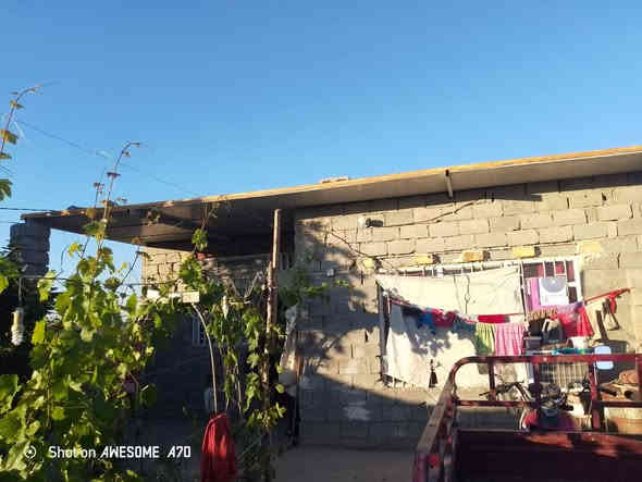 السلام عليكم عندي دار للبيع المساحه الكليه 500 متر اصلاح زراعي البناء بلوك منطقه الورديه الامام علي بن الحسن ابو هدمه متوفره كل الخدمات اتصل على رقم الهاتف *********** اخوكم ابو يزن *********** السعر 45 وبي مجال
