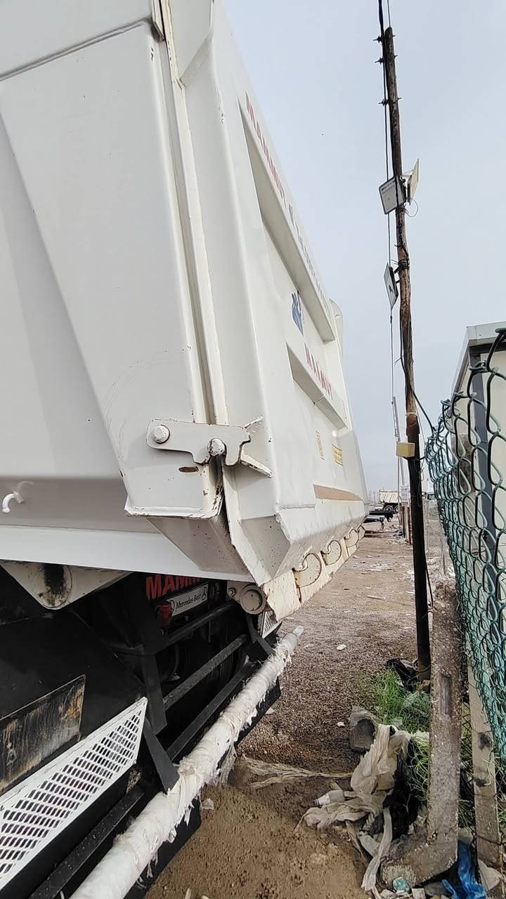 للبيع ماموت اماراتيه ذرعه 46 متر مكفوله كفاله عامه بس مصبوغه صبغ درجه اولى تخم تاير جاهزه للعمل السعر 210$ وبيه مجال العنوان البصره الزبير المعارض معرض المهدي للأتصال *********** ايو علي ***********
