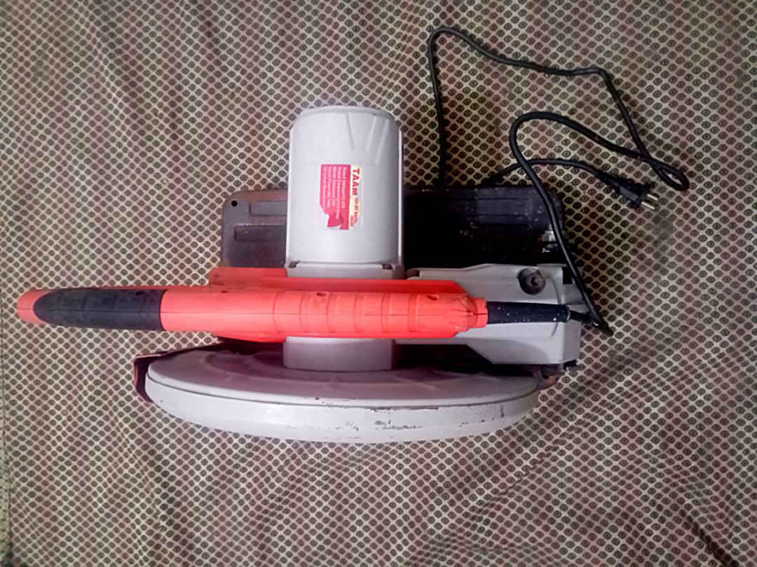 سلام عليكم
كتر حدادي ماركة تام 
نضيف سعر 75

دريل كسار كبير 
نضيف سعر 65

دريل همر + تكشير ابل لكلج ماركة توتل 
نضيف سعر 50

مكان بغداد البلديات يوجد توصيل
رقم واتساب ***********
