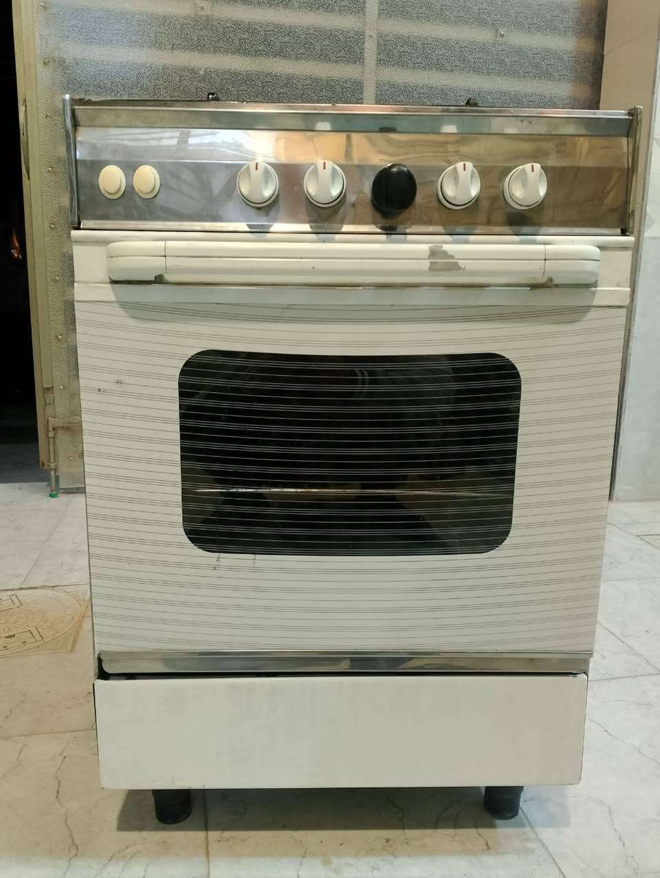 طباخ 4عيون شغال كامل نضيف بدون ضرر السعر 60بي مجال
استفسار ع رقم ***********
***********
