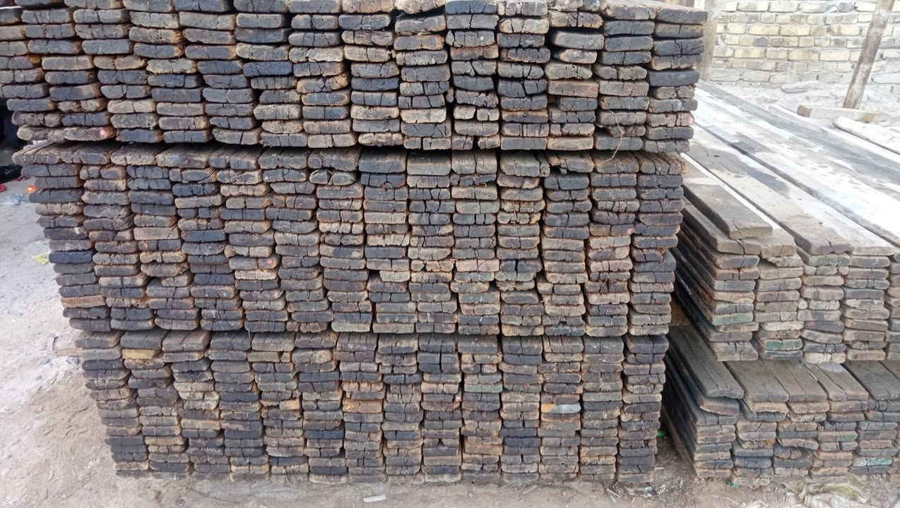 خشب مستعمل روسي تارس نضيف لوح 4 متر ولوح 3 متر وسير 3 متر 3*3 وبقار 2*4  للبيع حلة المركز  ***********. ***********
