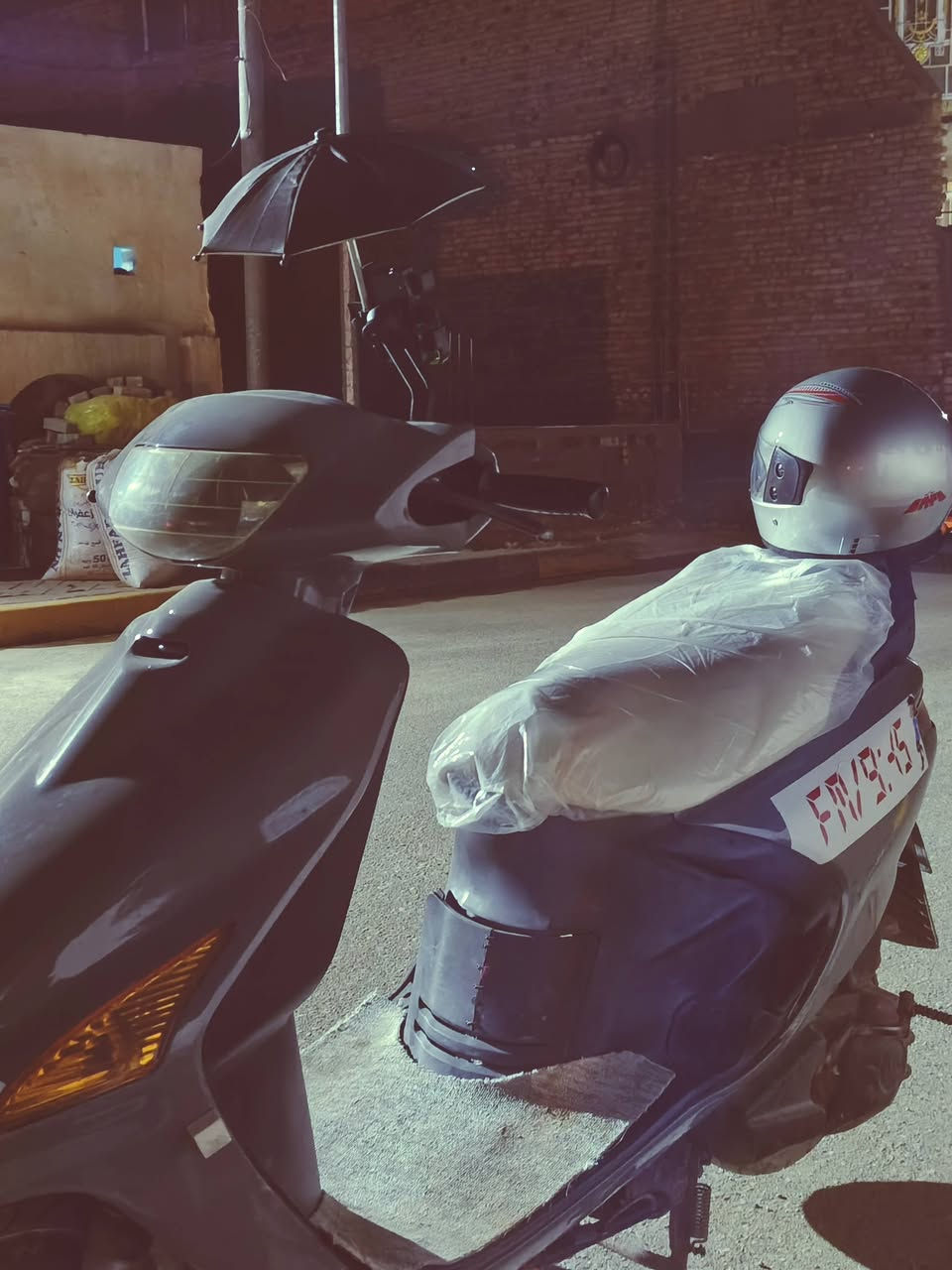 دراجه فراشه مامفتوحه كله ابلاد وكله اصل دراجه نقص مابيه تموت اركب وروح لون اسمنتي السعر خاص 
***********
