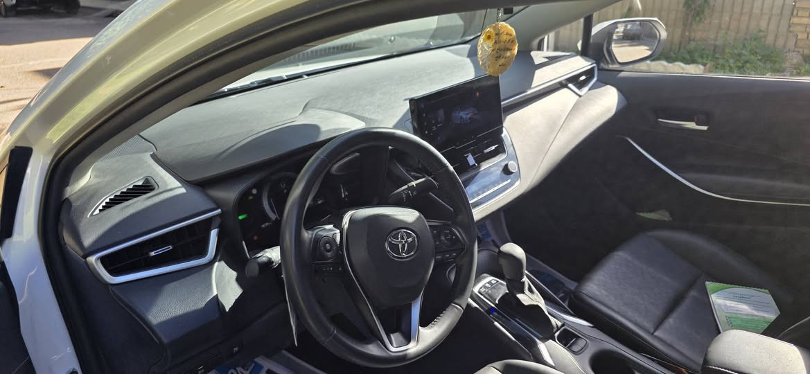 السلام عليكم
كورلا هايبرد الشكل الخليجي للبيع 
موديل ٢٠٢٥ 
ماشية ١٤ الف 
 فول مواصفات عدا الكراسي مو كهرباء 
معروفة مواصفات الكورلا الفول 
السيارة مكفولة 
رقم بغداد باسمي 
مكان السيارة بغداد الكاظمية 
السعر ١٥٤ ورقة 
***********
***********
