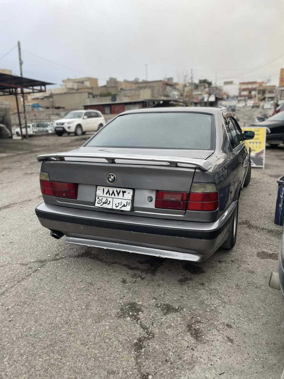 BMW/1991/520i                       سڵاید لاییت ئەڵقەپێش باریک گێڕعادی                             شتیجوانو دانسقەولۆک پێشودوای بەشەرت چرکەیتیانیە   /هەیکەلێکی هەتابڵێی جوانوڕێکی هەیە ناوی لۆک لۆکەتەبریدی ساردوگەرم لەسەرسویچ/ سەیارەکەپێویست بەوەسف ناکات سعریشی ٣٨گڵایە                                            ژ.م*********** گۆڕینەوەش ئەکەم بەشتێک بەدڵم بێت
