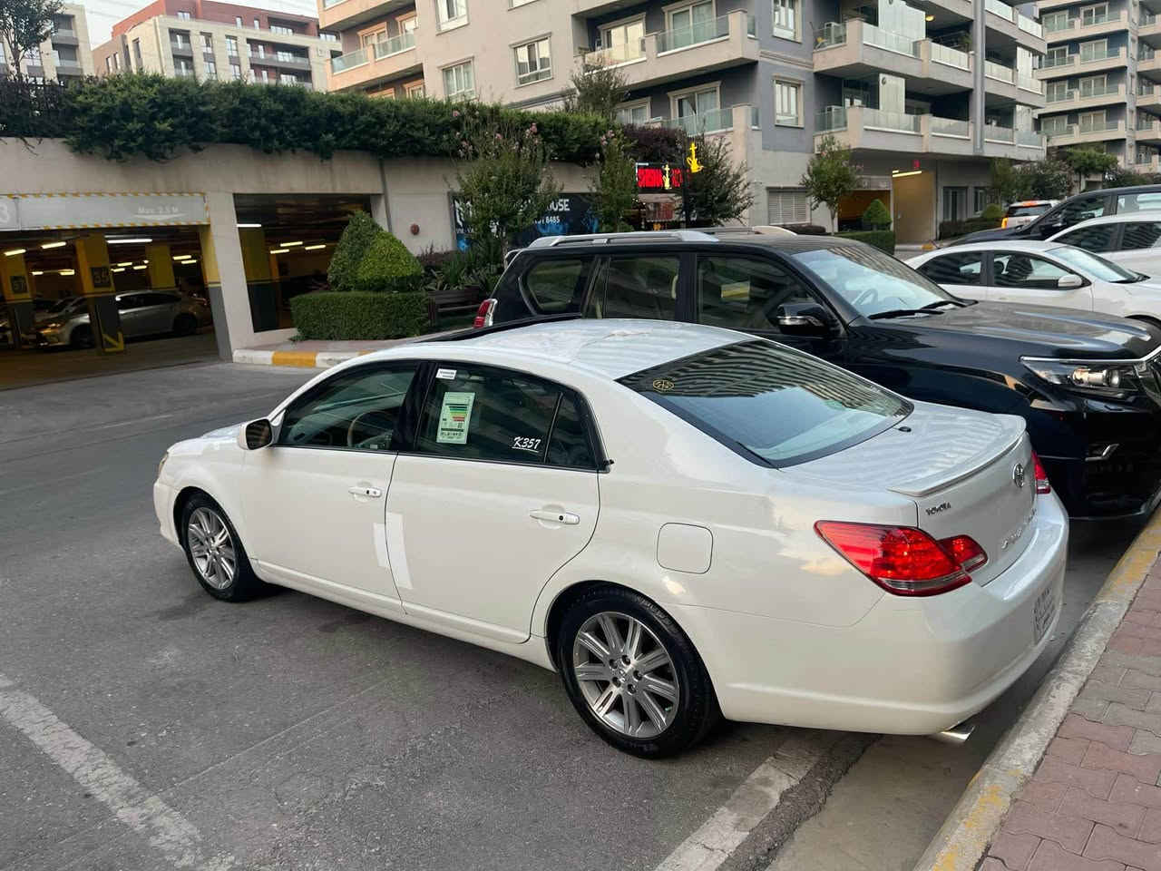 ئەڤەلۆن ٢٠٠٧ پێشو پشت کەپسە 
موسو براوەیە لێزەرە
لیمیتید 
سەیراکە زۆر خاوێنە زۆر پاکە
ربع مەسروفی تیدا نیە مالێ خۆمانە 
فول فولە پەردەیە
 بەسمەیە 
کوشن هیتەرە
سلایدە 
تایەو ویلی تازەیە
سعریشی ٧٣
***********
ئەگەر موشتەری نی سەرمان مەهێشینە كويسينجاك, أربيل
