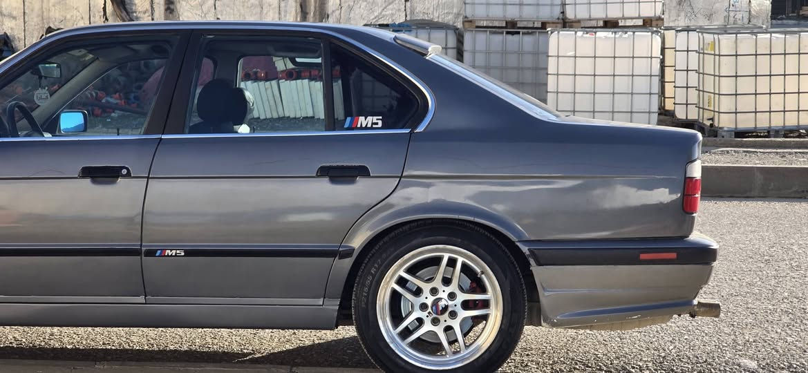 بیئێم 525 مۆدێل 93 تۆماتیک ئاڕم پلاستیک سلێمانی تەبرید بێ دەعم
*********** بنجوين, السليمانية
