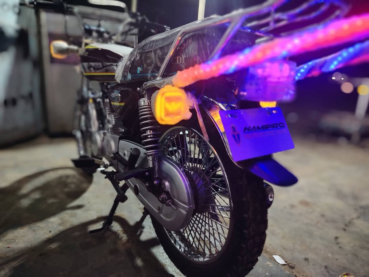 سلام عليكم دراجه للبيع نامه بروو دراجه بعدهاا ع وضع شركة زيرو ماشيه شي قليل بعدها ع سحك موديل 25اوراق كمله دراجه كفاله عامه اي نقص مابيهاا تجي شغل وتطلع دراجه احلئ من صوره سعر 750وبي مجال مكاني ديالى ناحية العظيم شراي يجي خاص ولمو شراي لأ يتعبني اي استفسار تصل ع رقم ***********
