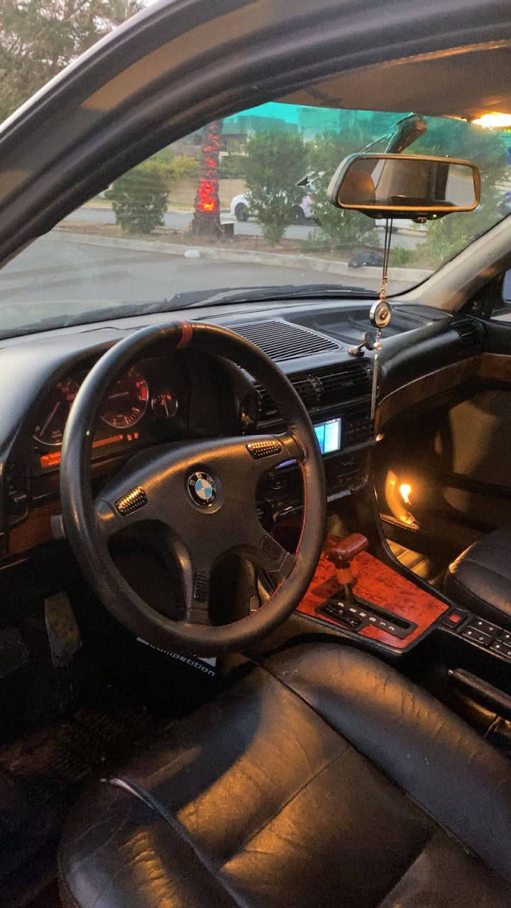 BMW730
وارد يابان
السياره جاهزه من كلشي 
ديالى بعقوبه التحرير
السعر ٦٠ وبيها مجال قليل***********
